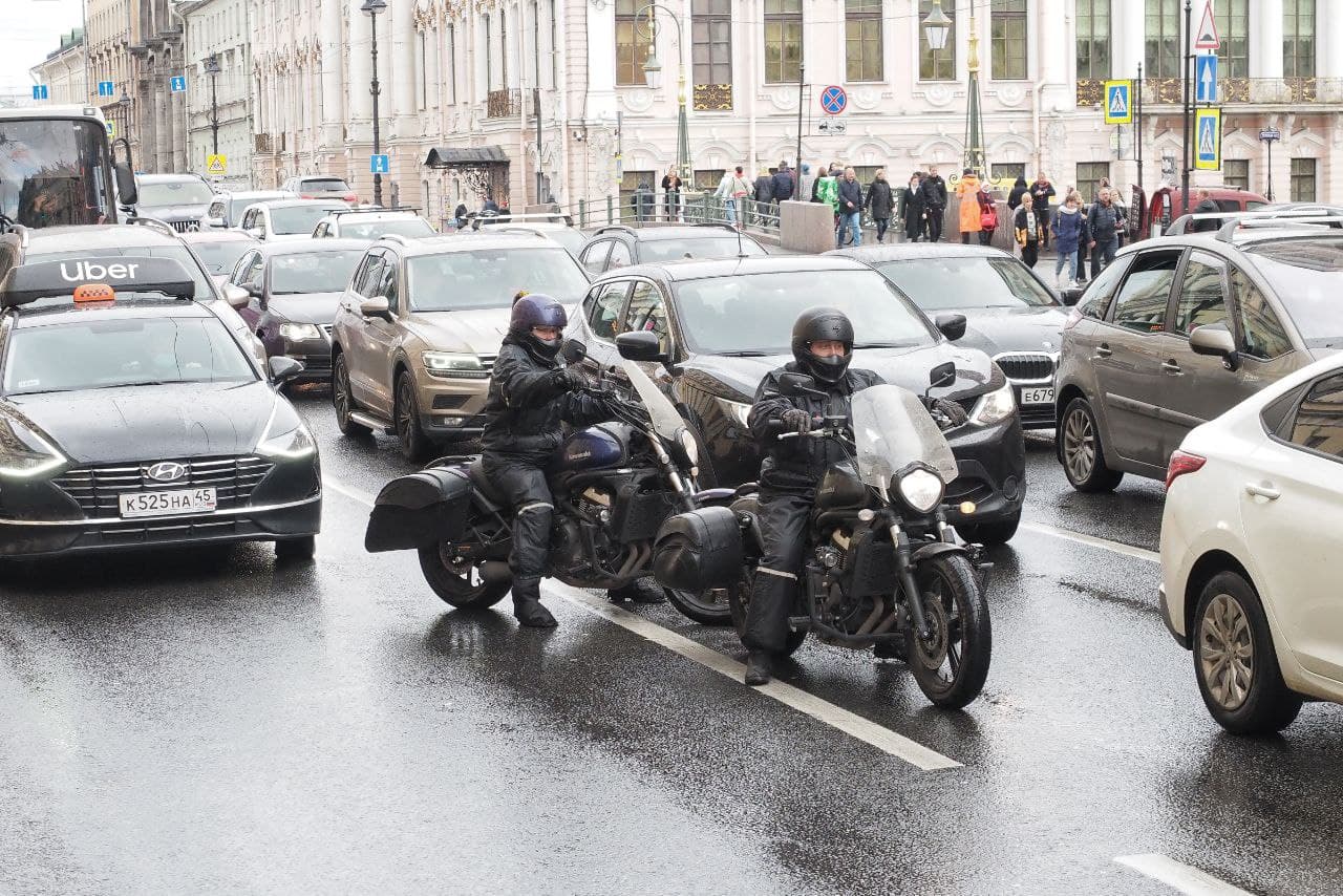 Петербургские байкеры негодуют из-за отмены традиционного мотопробега с выездом на Дворцовую. В ГИБДД громкие обвинения называют ложью