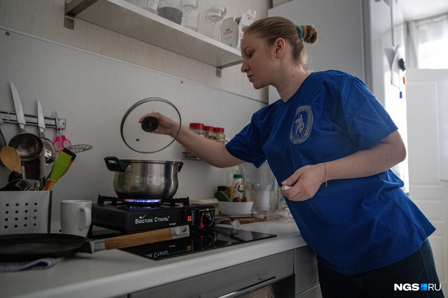 Еще в прошлом году Ангелина купила газовую плитку на случай отключения света Еще в прошлом году Ангелина купила газовую плитку на случай отключения света 