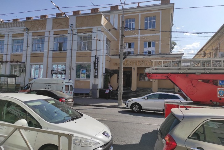 Театр расположен на улице Некрасовской Театр расположен на улице Некрасовской