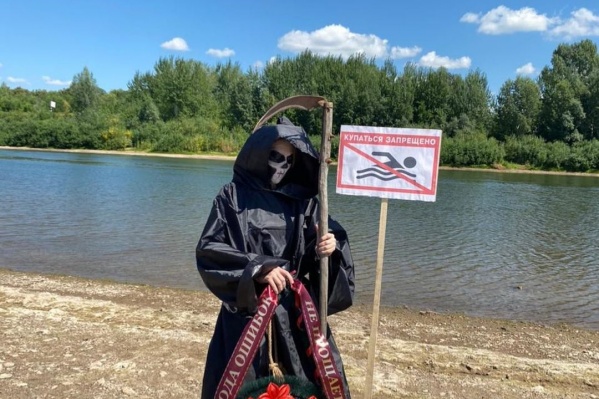 По словам Гумерова, на съемках актерами выступили сами спасатели ГК по ЧC По словам Гумерова, на съемках актерами выступили сами спасатели ГК по ЧC