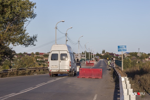 На старый мост пускают только общественный транспорт и спецмашины На старый мост пускают только общественный транспорт и спецмашины