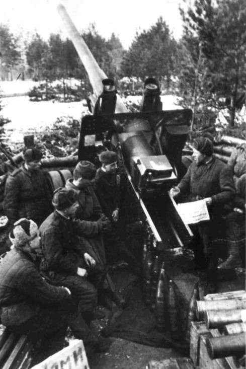 Ленинградский фронт, артрасчет 152-миллиметровой гаубицы-пушки МЛ-20, 1944 год Ленинградский фронт, артрасчет 152-миллиметровой гаубицы-пушки МЛ-20, 1944 год