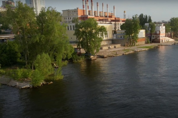 Эта часть берега закрыта от глаз большинства горожан Эта часть берега закрыта от глаз большинства горожан
