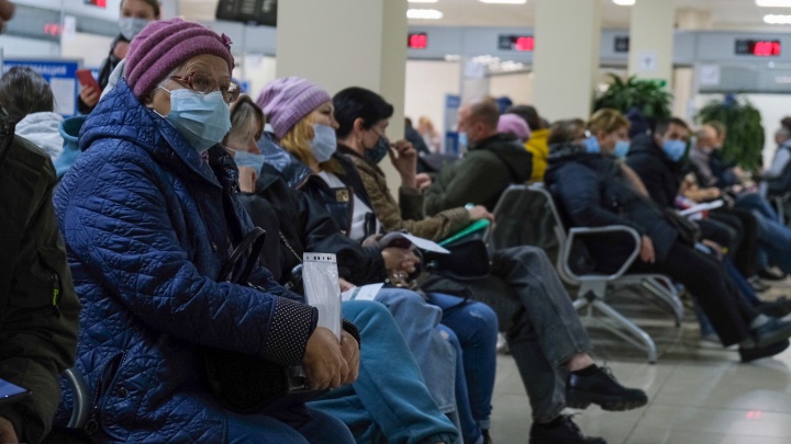 «Каждый день заболевших всё больше — какое плато?» В Челябинской области заразившихся ковидом впервые больше 500