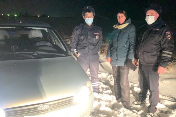 Полицейских на помощь позвал сын женщины Полицейских на помощь позвал сын женщины