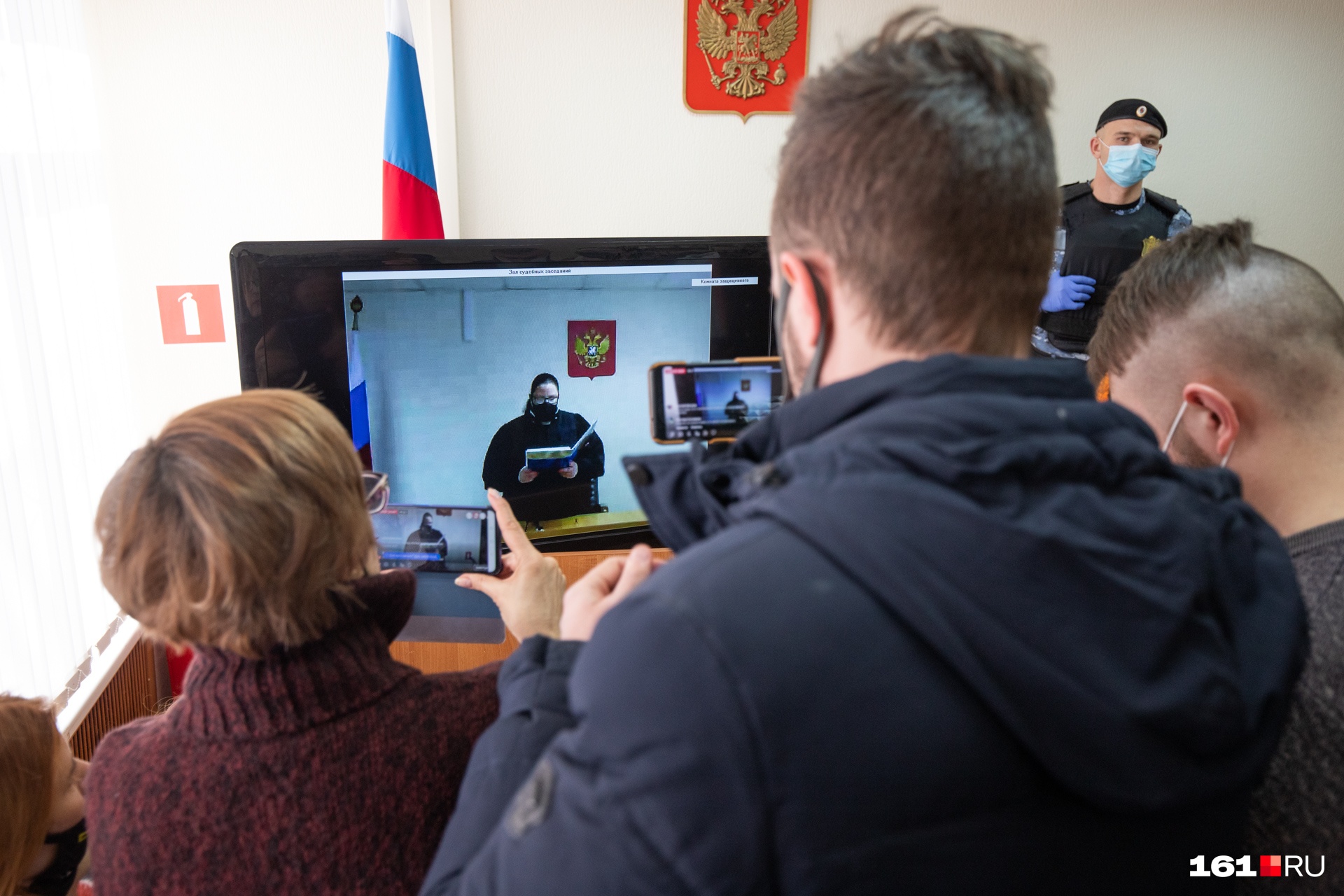 В это же время в другом зале. Попытка вести трансляцию с трансляции В это же время в другом зале. Попытка вести трансляцию с трансляции