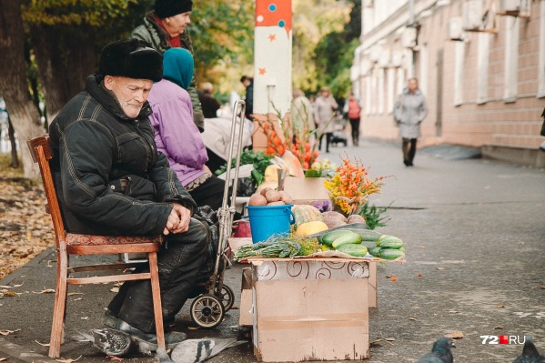 Люди, лишившиеся работы, могут обратиться за помощью в трудоустройстве в центр занятости населения. Вам будут искать новое место и платить пособия Люди, лишившиеся работы, могут обратиться за помощью в трудоустройстве в центр занятости населения. Вам будут искать новое место и платить пособия
