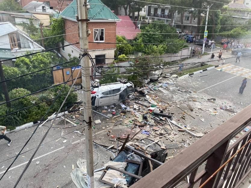 Вид на улицу с балкона гостиницы Вид на улицу с балкона гостиницы