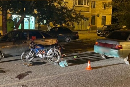 В аварии пострадал лишь водитель мопеда В аварии пострадал лишь водитель мопеда