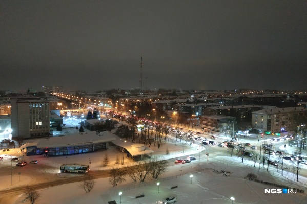 Операция на первый глаз проходила в Кемерово: вечерний вид города во время режима «черного неба» Операция на первый глаз проходила в Кемерово: вечерний вид города во время режима «черного неба»