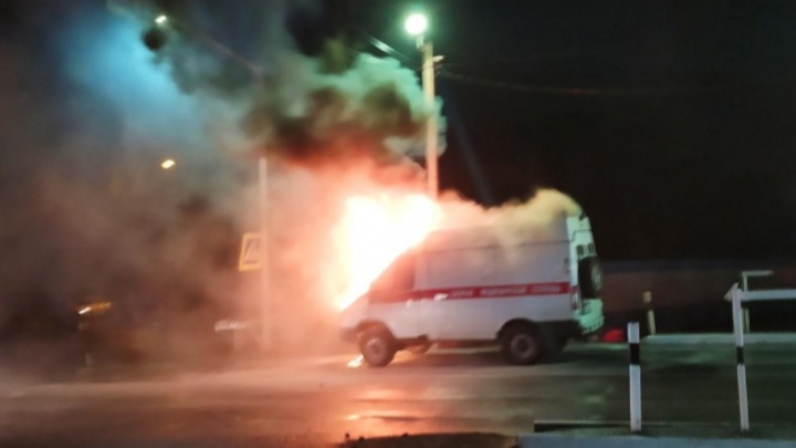В Первомайском районе загорелась машина скорой помощи