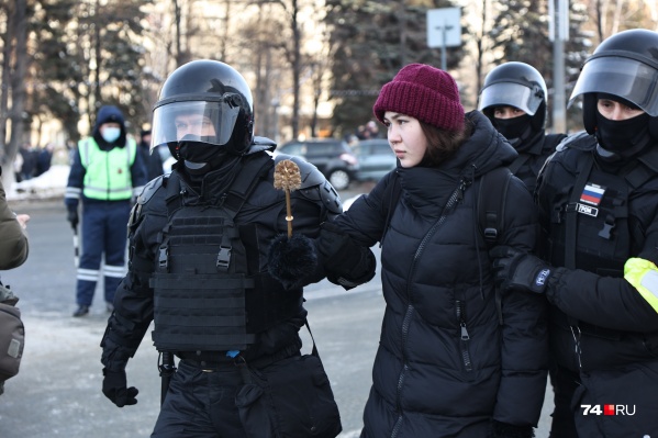 Только в Челябинске в отделы полиции доставили 127 человек Только в Челябинске в отделы полиции доставили 127 человек 