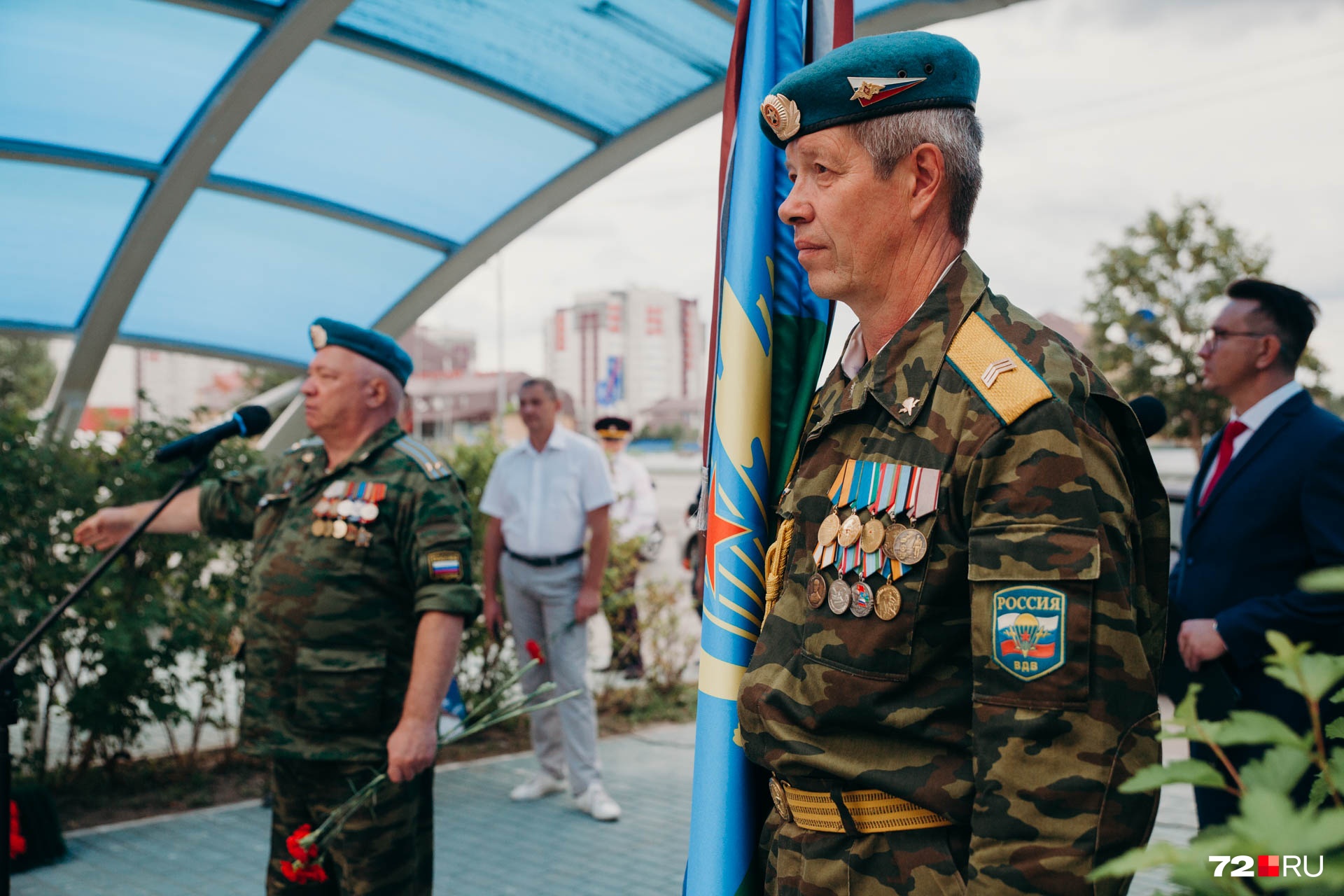 Ветеранам ВДВ дали слово для выступления Ветеранам ВДВ дали слово для выступления