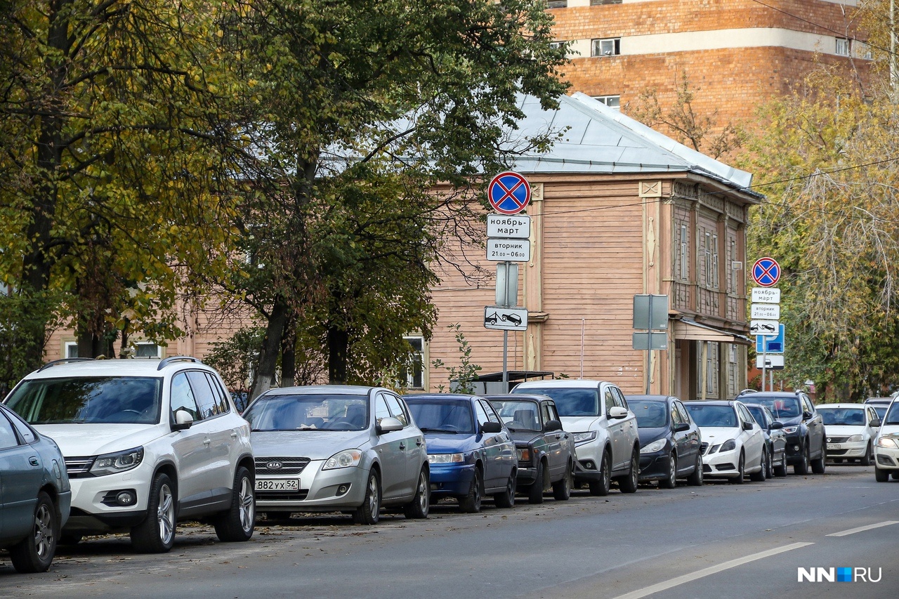 Чем мы так провинились? В Москве резидентское разрешение на парковку тоже стоит 3000 рублей, но предполагает значительно больше комфорта