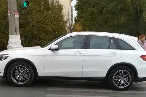 Автомобиль заметили у лицея <nobr class="_">№ 5</nobr> в Центральном районе Автомобиль заметили у лицея <nobr class="_">№ 5</nobr> в Центральном районе