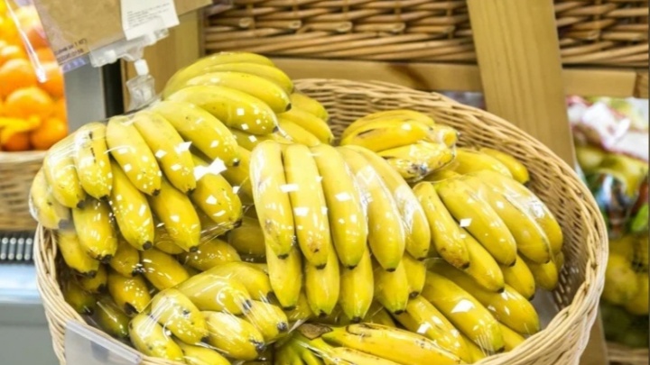 В супермаркетах Красноярска ввели ограничения на продажу бананов в одни руки. Мы выяснили почему