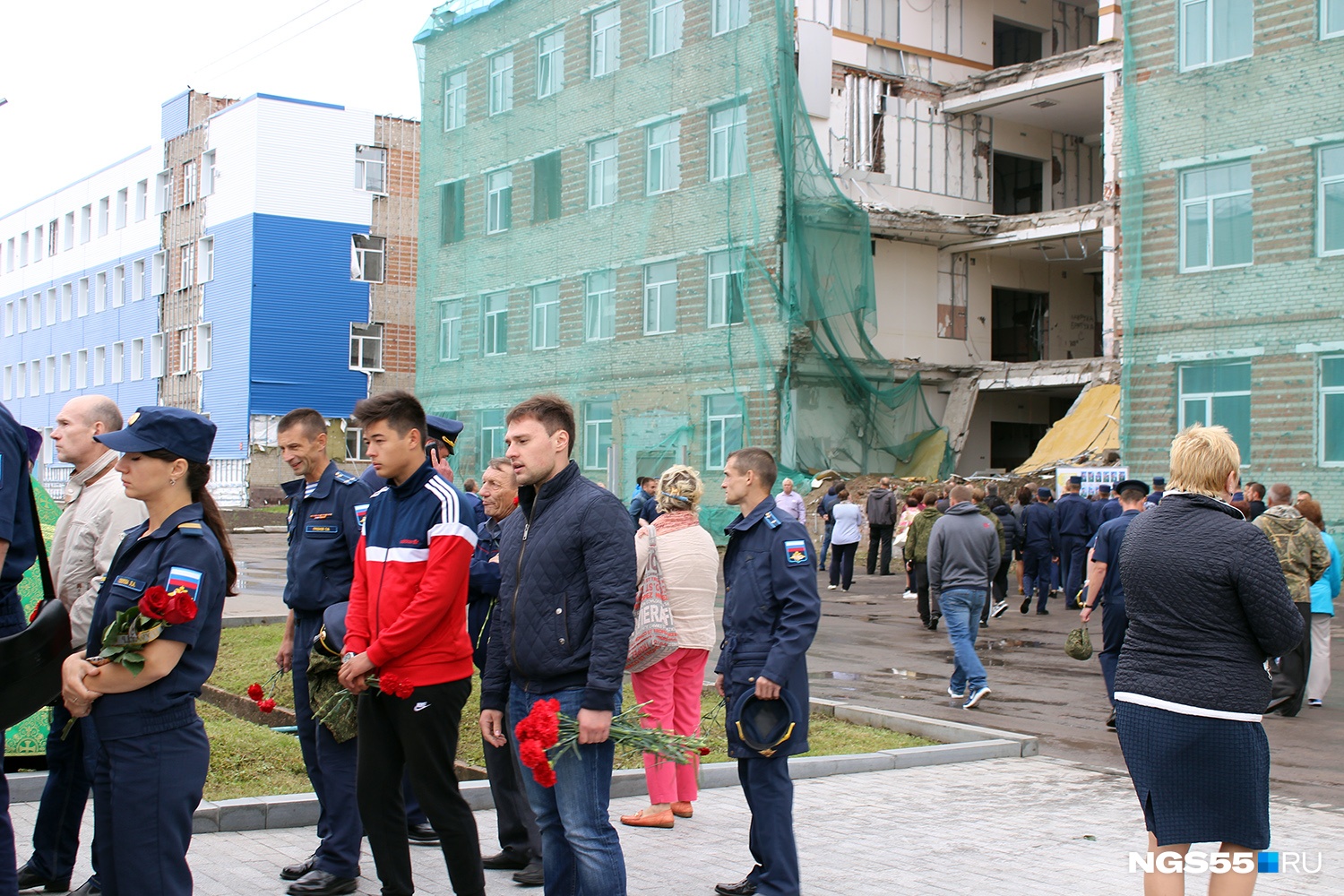 Обрушение казармы в омске. Казарма светлый Омск. Омск 2015 обрушение казармы. Обрушение казармы в Омске 12.07.2015. Обвал казармы в Омске ВДВ 2021.