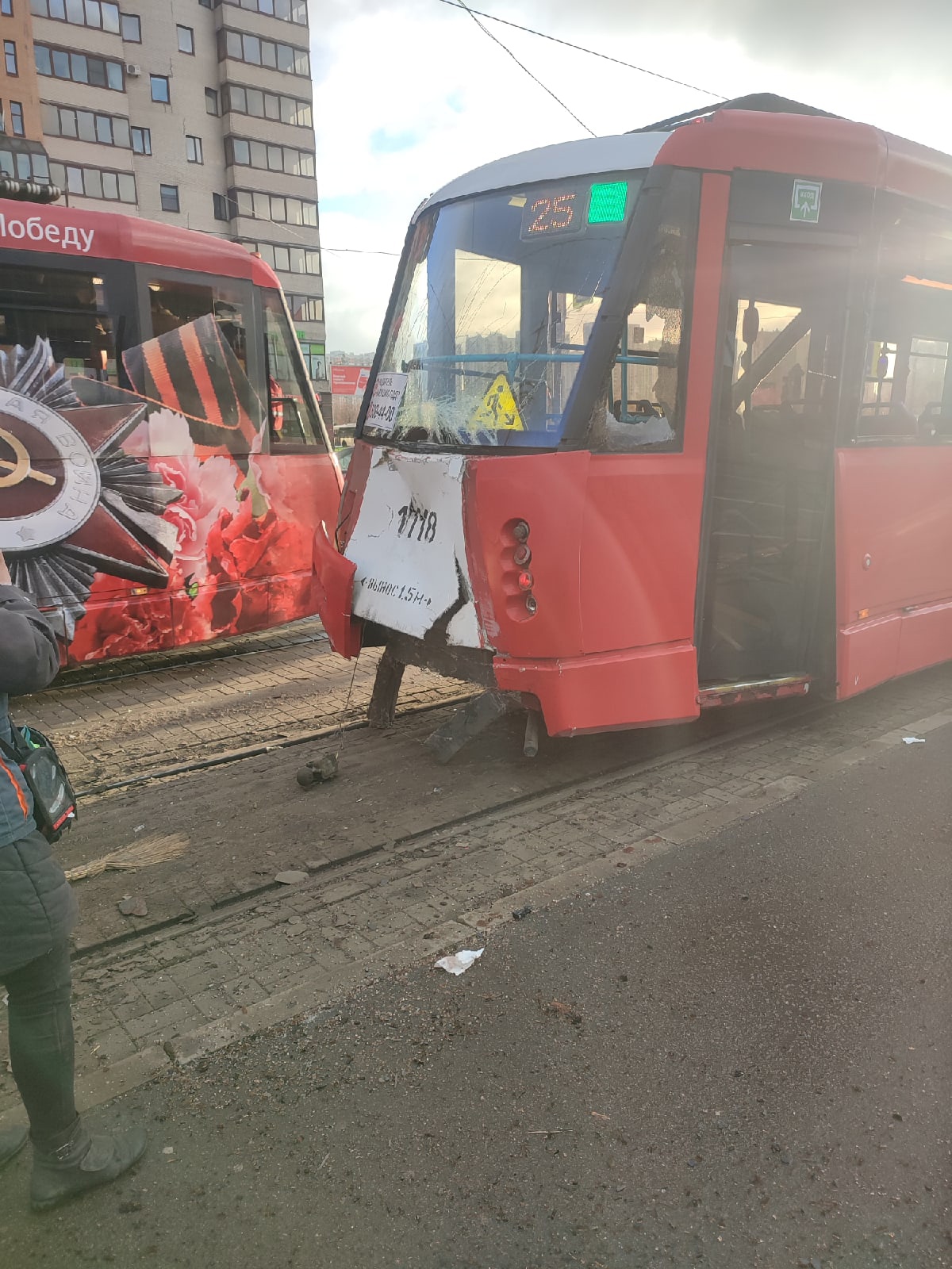 Дтп с трамваем в санкт петербурге. Авария с трамваем в Санкт-Петербурге. Купчино Санкт-Петербург трамвай. Столкнулись два трамвая.