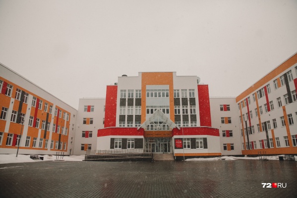 В Тюменской слободе огромные проблемы с записью в детский сад. А как обстоят дела с единственной школой в микрорайоне? В Тюменской слободе огромные проблемы с записью в детский сад. А как обстоят дела с единственной школой в микрорайоне?