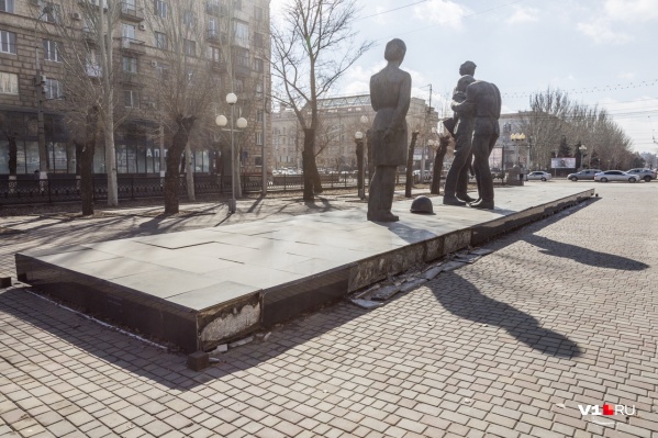 Памятник комсомольцам вновь требует внимания реставраторов Памятник комсомольцам вновь требует внимания реставраторов