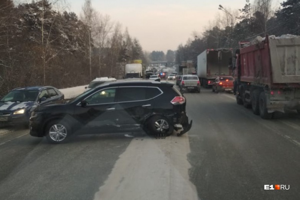 Из-за ДТП на выезде из Березовского дорога в Екатеринбург оказалась перекрыта Из-за ДТП на выезде из Березовского дорога в Екатеринбург оказалась перекрыта