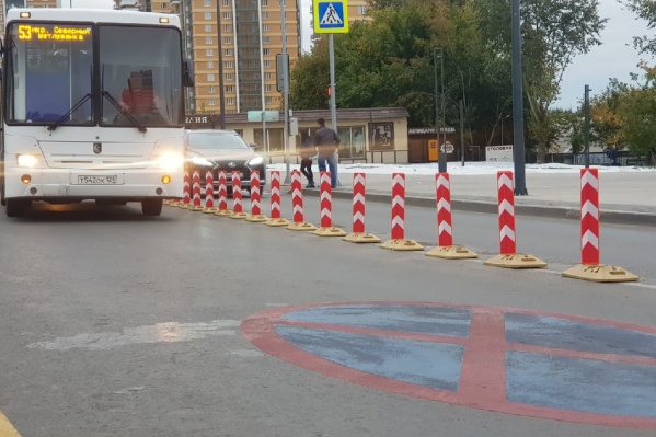 Разделители установили на Аэровокзальной Разделители установили на Аэровокзальной