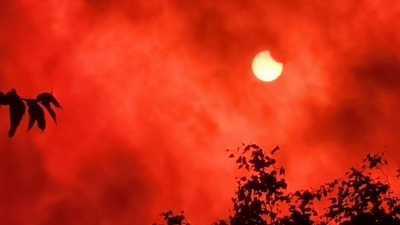 «Спасибо бухгалтерии»: как ярославцы снимали солнечное затмение. Фото