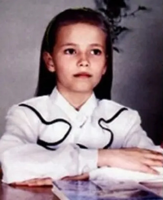 Наташа Поли в школьные годы