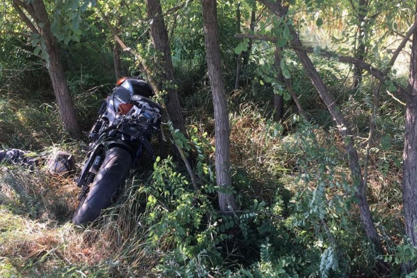 Очевидцы вызвали скорую помощь, но это не спасло молодого человека Очевидцы вызвали скорую помощь, но это не спасло молодого человека