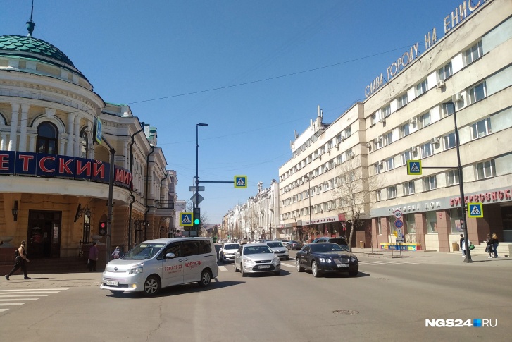 Этот перекресток будет полностью закрыт для проезда Этот перекресток будет полностью закрыт для проезда