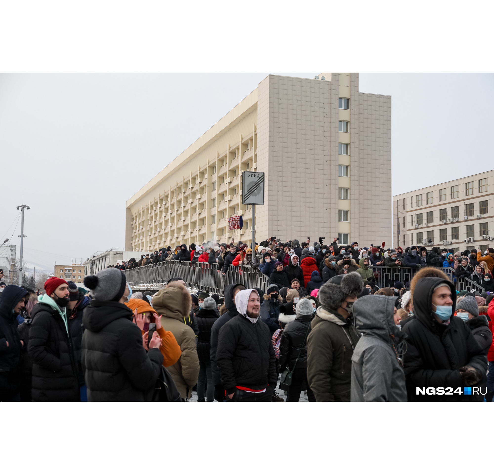 Пересчитать всех, кто дошел до мэрии, с земли было просто невозможно Пересчитать всех, кто дошел до мэрии, с земли было просто невозможно
