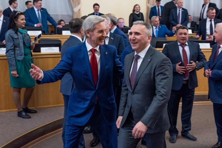 Андрей Артюхов (слева) занимает пост вице-спикера в парламенте. Он будет получать зарплату Андрей Артюхов (слева) занимает пост вице-спикера в парламенте. Он будет получать зарплату