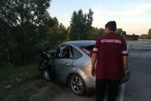 У Ford Focus оказалась разбита вся передняя часть, его водитель погиб У Ford Focus оказалась разбита вся передняя часть, его водитель погиб