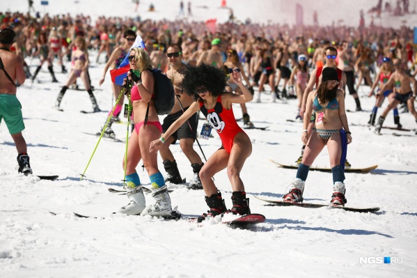 Массовый спуск в купальниках запланирован на 17 апреля