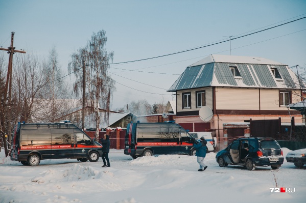 На месте до сих пор работают полиция, следователи и МЧС На месте до сих пор работают полиция, следователи и МЧС