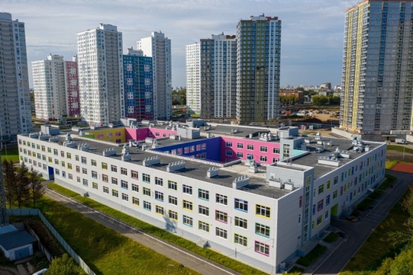 Школа уже давно построена и готова принять учеников Школа уже давно построена и готова принять учеников