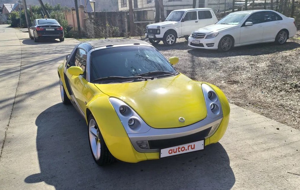 Smart Roadster бросается в глаза, хотя дизайн не бесспорный Smart Roadster бросается в глаза, хотя дизайн не бесспорный