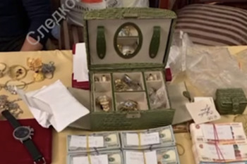 Деньги и драгоценности нашли дома у Марины Балаевой Деньги и драгоценности нашли дома у Марины Балаевой