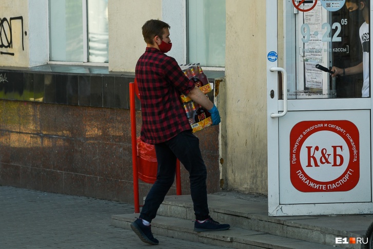 Свердловчане поверили «новости» о том, что в России на майские выходные запретят продавать алкоголь