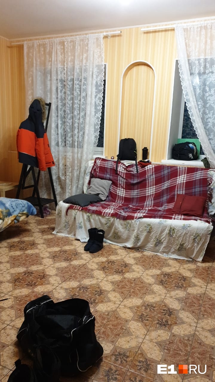 Кроме того, обеспокоенных мам возмутил бардак в комнатах Кроме того, обеспокоенных мам возмутил бардак в комнатах 