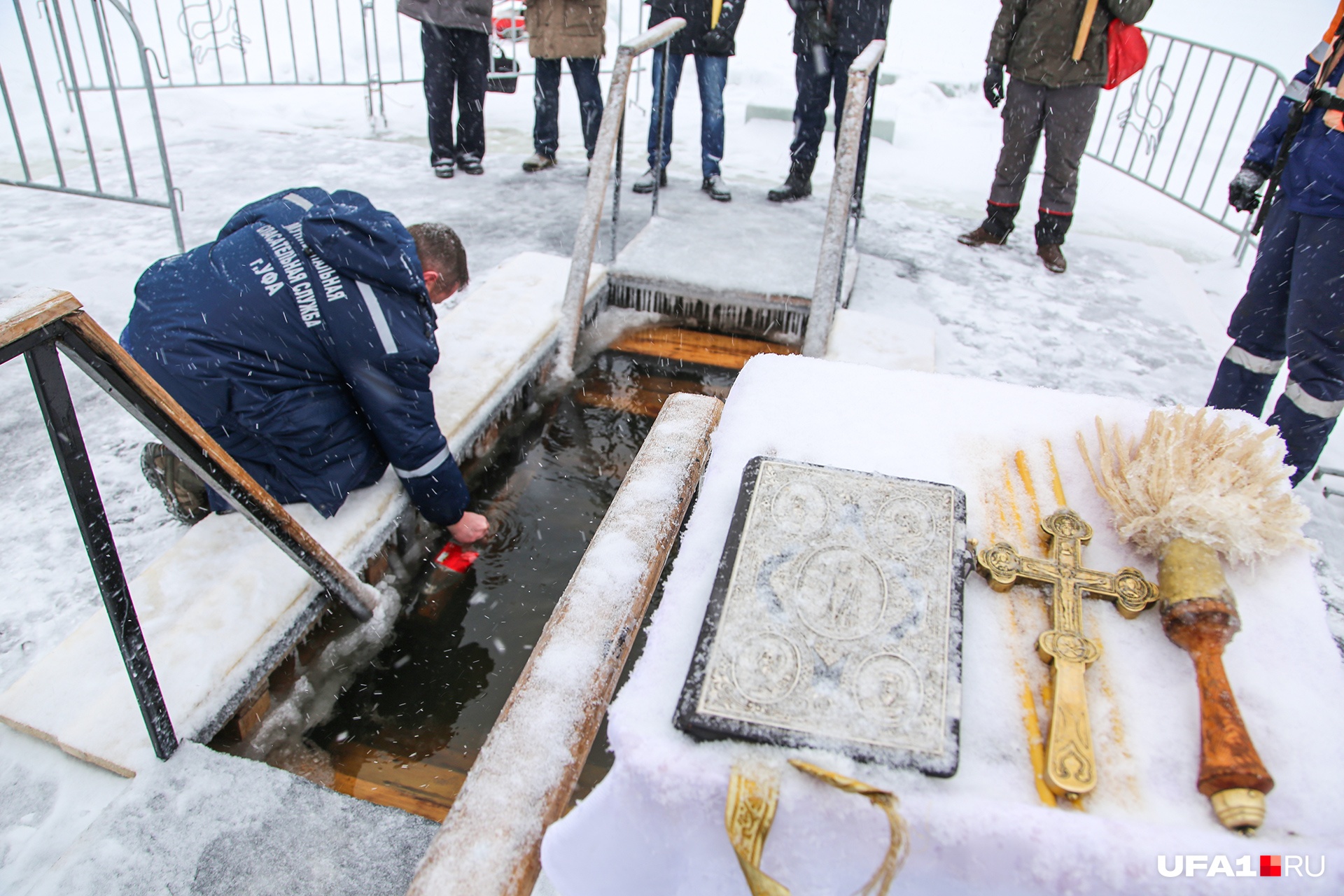 В храме в Нижегородке к Крещению подготовились по всем правилам В храме в Нижегородке к Крещению подготовились по всем правилам 