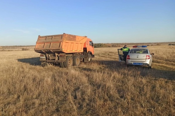 Водитель КАМАЗа по-хорошему останавливаться не хотел Водитель КАМАЗа по-хорошему останавливаться не хотел