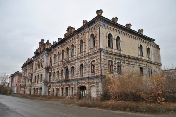 Построено здание в несколько этапов <nobr class="_">с 1909</nobr> <nobr class="_">по 1912 год</nobr> Построено здание в несколько этапов <nobr class="_">с 1909</nobr> <nobr class="_">по 1912 год</nobr>