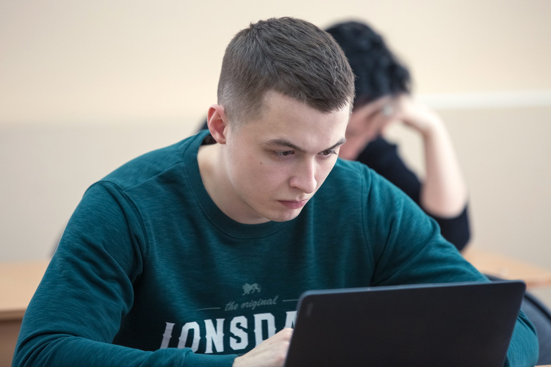 Поступить в «Вышку» просто — нужно лишь предоставить пакет документов и выбрать интересующую программу Поступить в «Вышку» просто — нужно лишь предоставить пакет документов и выбрать интересующую программу