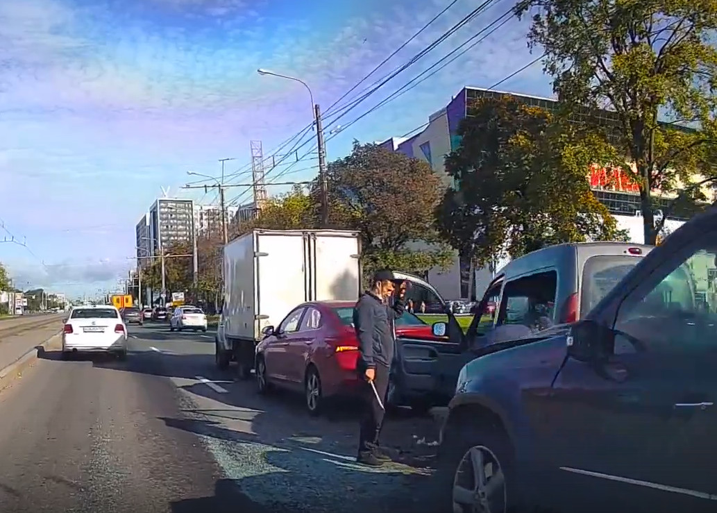 Кадр из видео в <a href="https://vk.com/spb_today" class="io-leave-page _" target="_blank">ДТП и ЧП | Санкт-Петербург | Питер Онлайн | СПб</a>