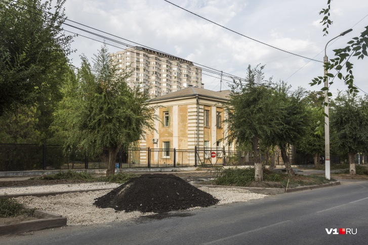 Сделать парковку у инфекционного госпиталя должны были еще к 1 августа Сделать парковку у инфекционного госпиталя должны были еще к 1 августа