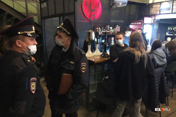 Буквально неделю назад в бар в очередной раз приезжал ОМОН Буквально неделю назад в бар в очередной раз приезжал ОМОН