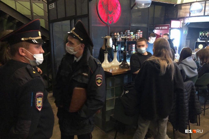 Буквально неделю назад в бар в очередной раз приезжал ОМОН Буквально неделю назад в бар в очередной раз приезжал ОМОН