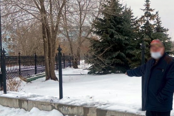 Трое волгоградцев разобрали чугунные ограждения парка в Краснооктябрьском районе Трое волгоградцев разобрали чугунные ограждения парка в Краснооктябрьском районе