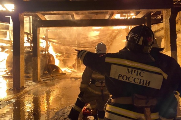 Пожар потушили только утром Пожар потушили только утром 